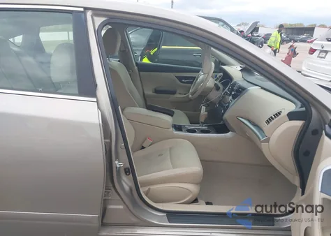 2014 Nissan Altima 2.5 S z USA, uszkodzony, nr VIN 1N4AL3AP8EC277127